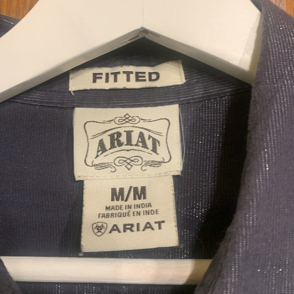 Woman’s fitted ARIAT long sleeve detailed snap up shirt - Picture 2 of 6